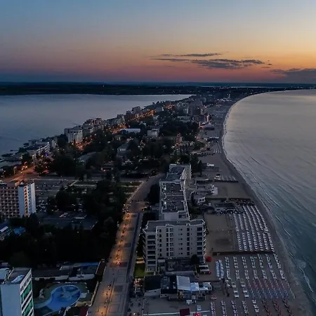 Apartment Mirage By The Sea